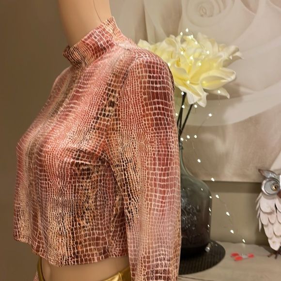 🦋Forever 21 crop top long sleeves.  Size large.  EUC - Picture 5 of 7